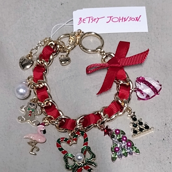 BETSEY JOHNSON DANGLE CHRISTMAS CHARM BRACELET